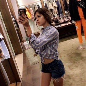 Meet your Posher, Estefani